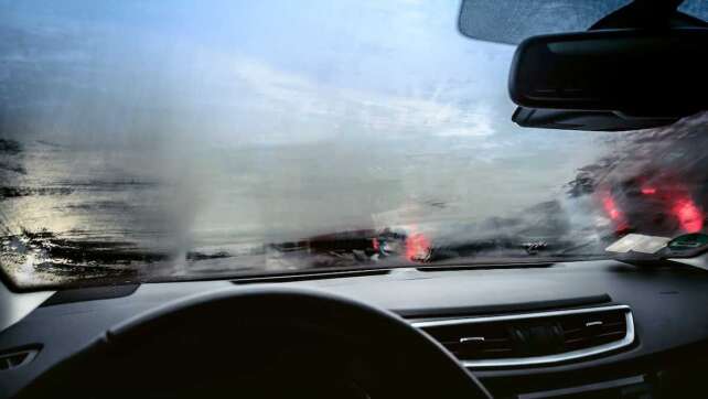 Feuchtigkeit im Auto: So beschlägt die Scheibe im Auto nicht