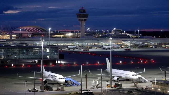 Aktivisten blockieren Münchner Airport zum Ferienbeginn