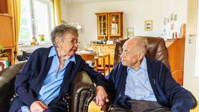 102-Jähriger und 98-Jährige feiern 80. Hochzeitstag