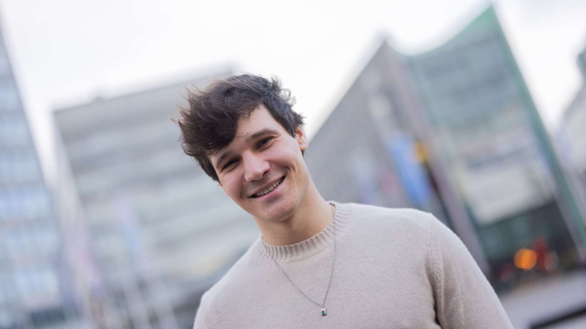 Wincent Weiss trifft auf Weihnachtstruck-Tour seine Fans