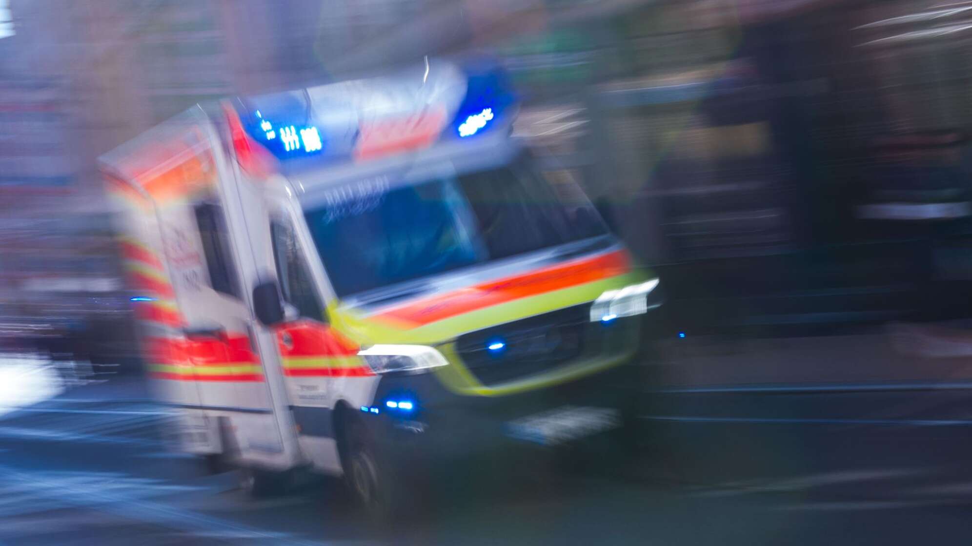 Notarzt im Blaulicht-Einsatz