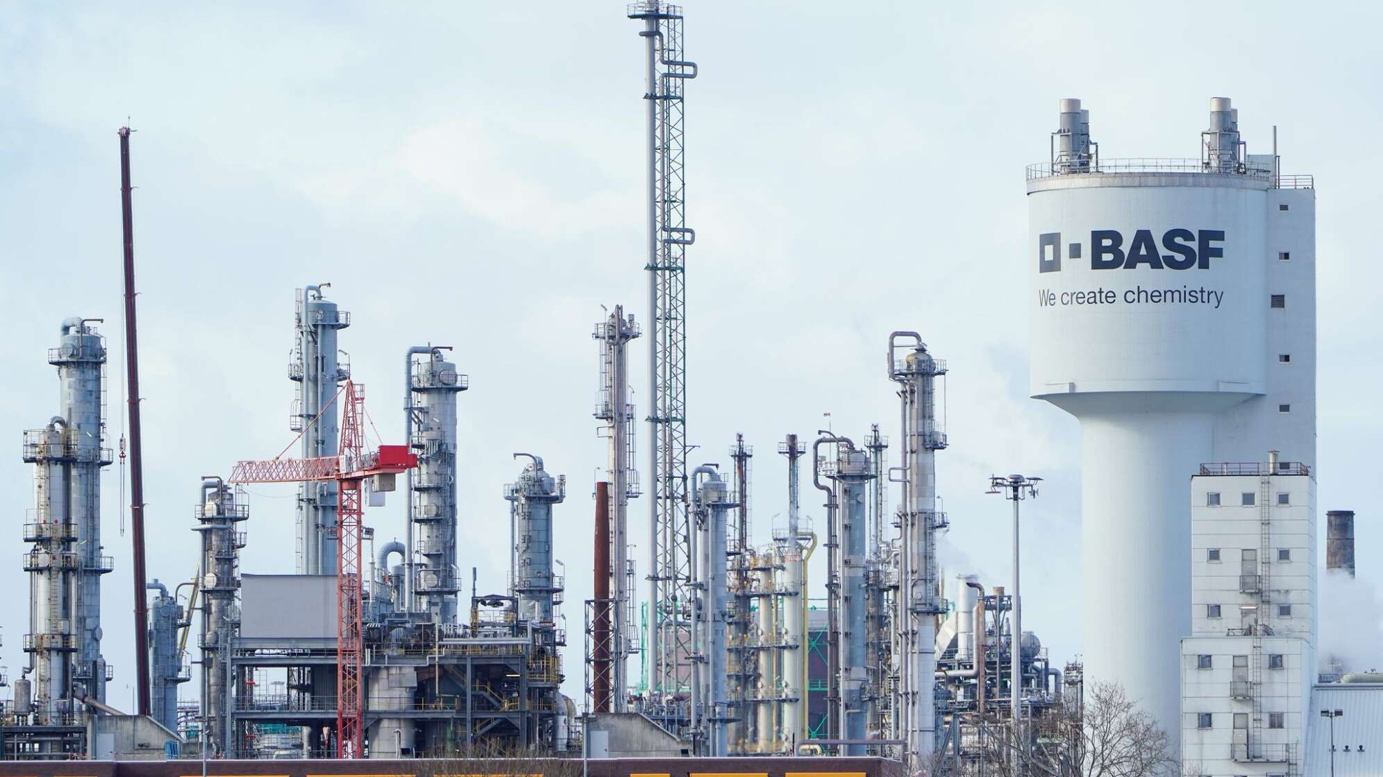 BASF: Behörden müssen Geschäft noch genehmigen.