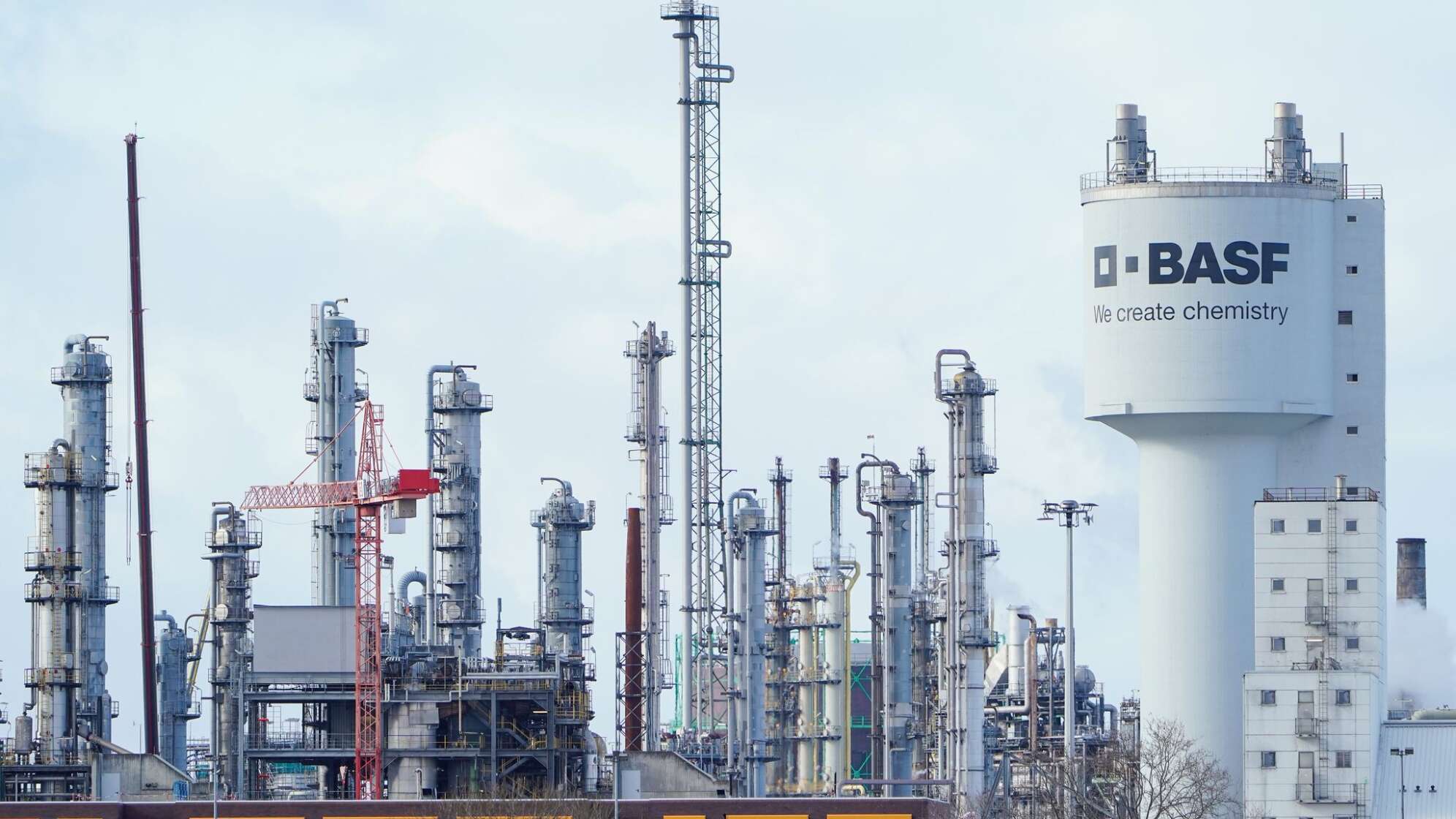 BASF: Behörden müssen Geschäft noch genehmigen.