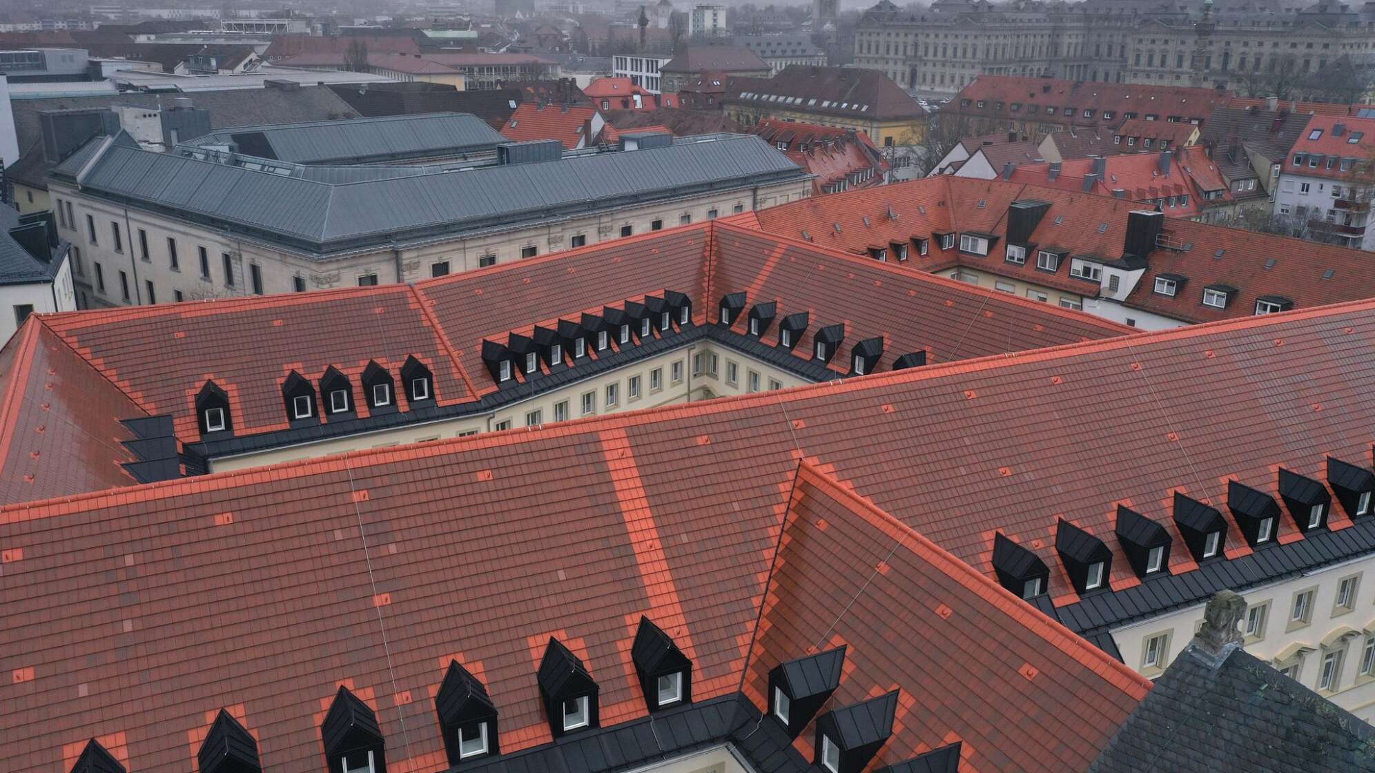 Solarziegel auf denkmalgeschütztem Ensemble