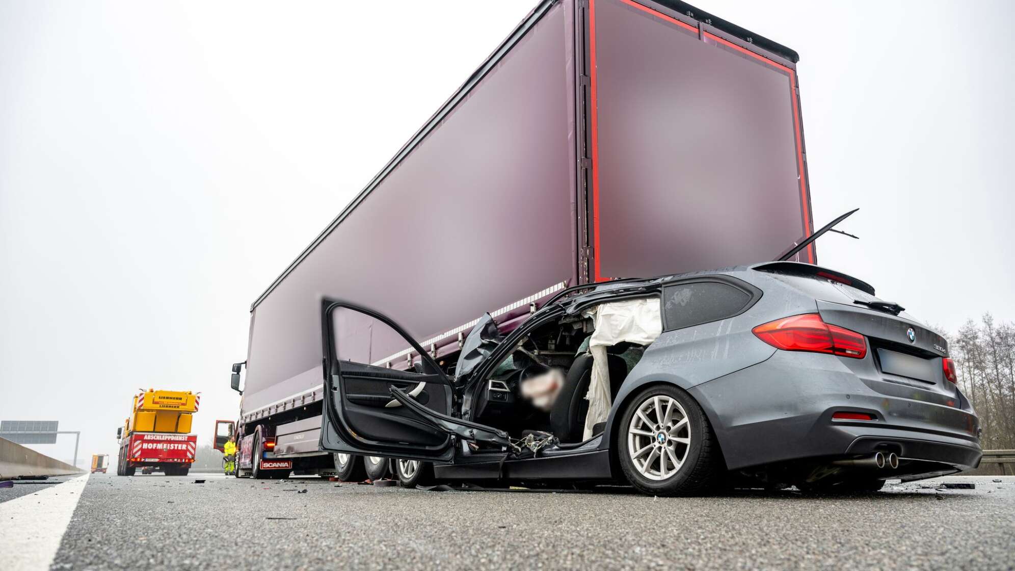 Unfall auf der Autobahn bei Regensburg - Glatteis
