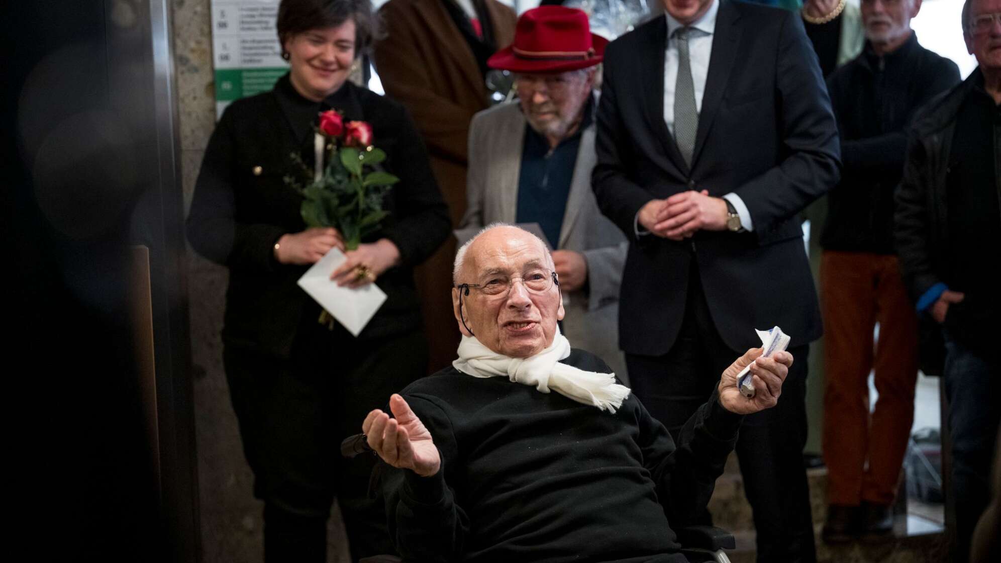 Eröffnung der Ausstellung zum 100. Geburtstag des Dichters Eugen