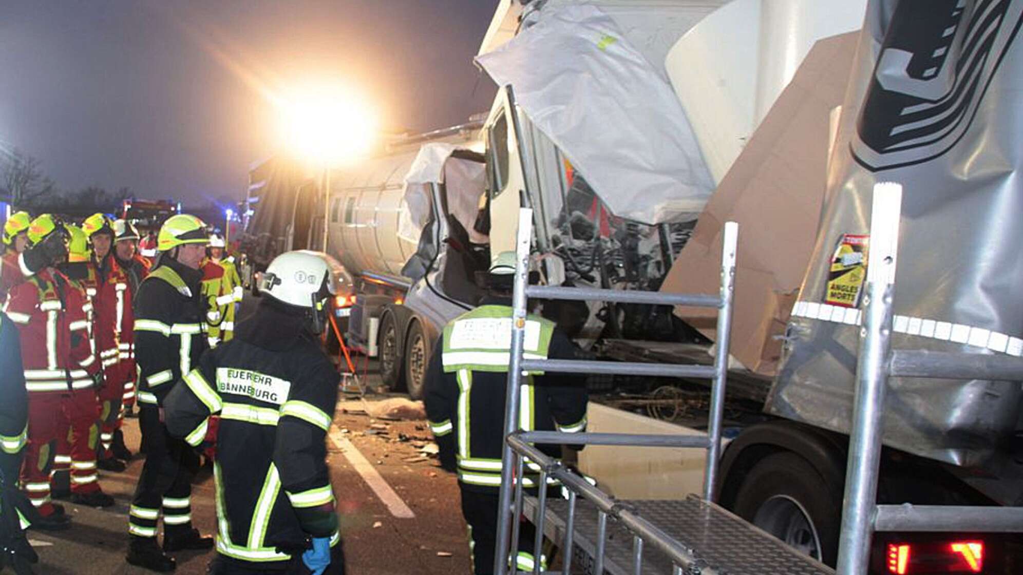 Schwerer Unfall bei Blockabfertigung - A93 gesperrt