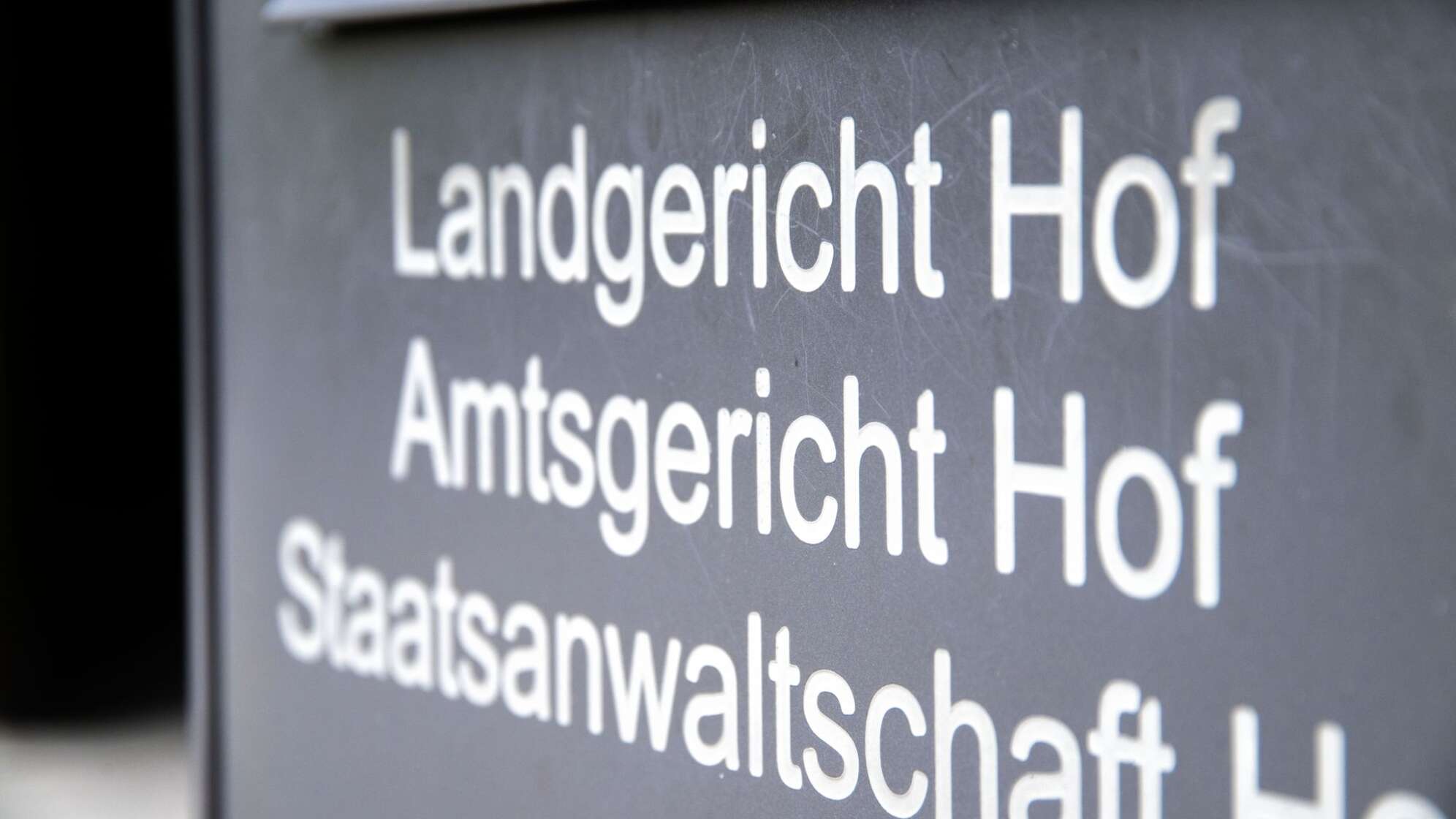 Prozess in Hof - Männer sollen Geldautomat gesprengt haben