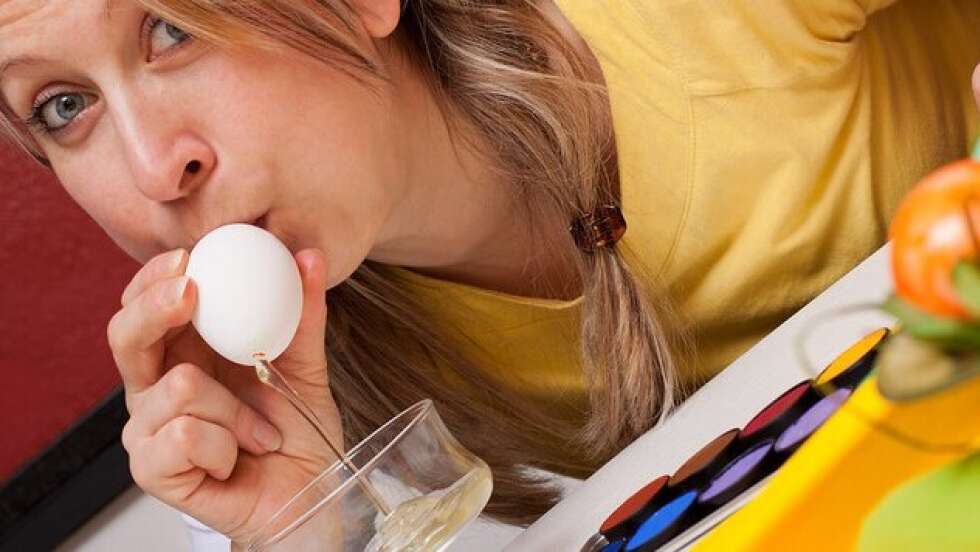 Experten warnen: Darum solltet ihr Eier niemals mit dem Mund ausblasen!