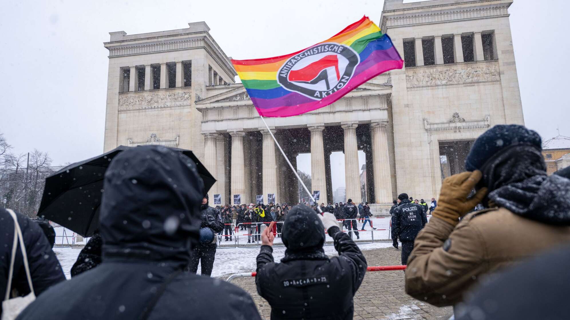 Nach dem Anschlag in München - Demonstrationen Königsplatz