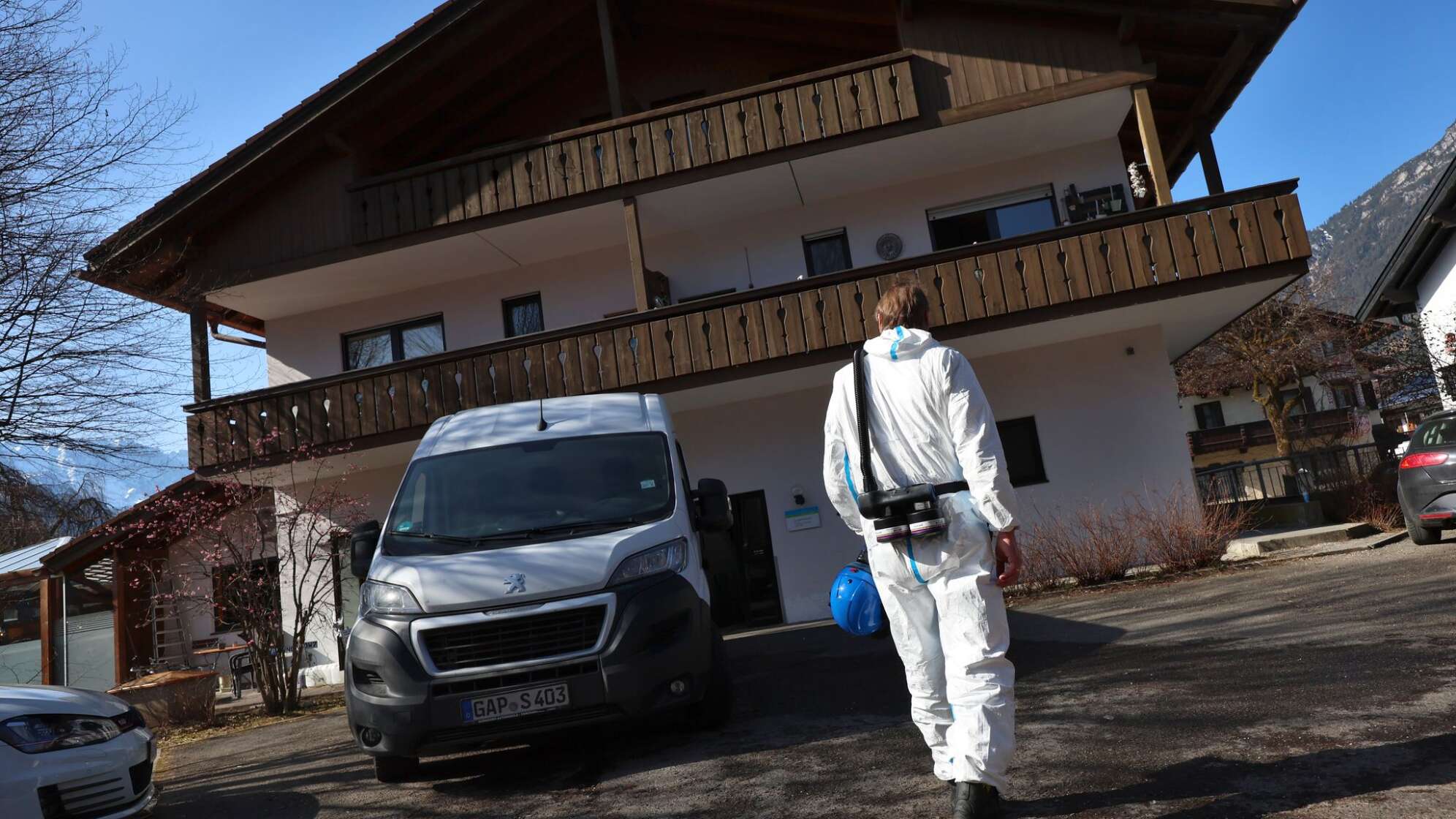 Leiche nach Feuer in Mehrfamilienhaus gefunden