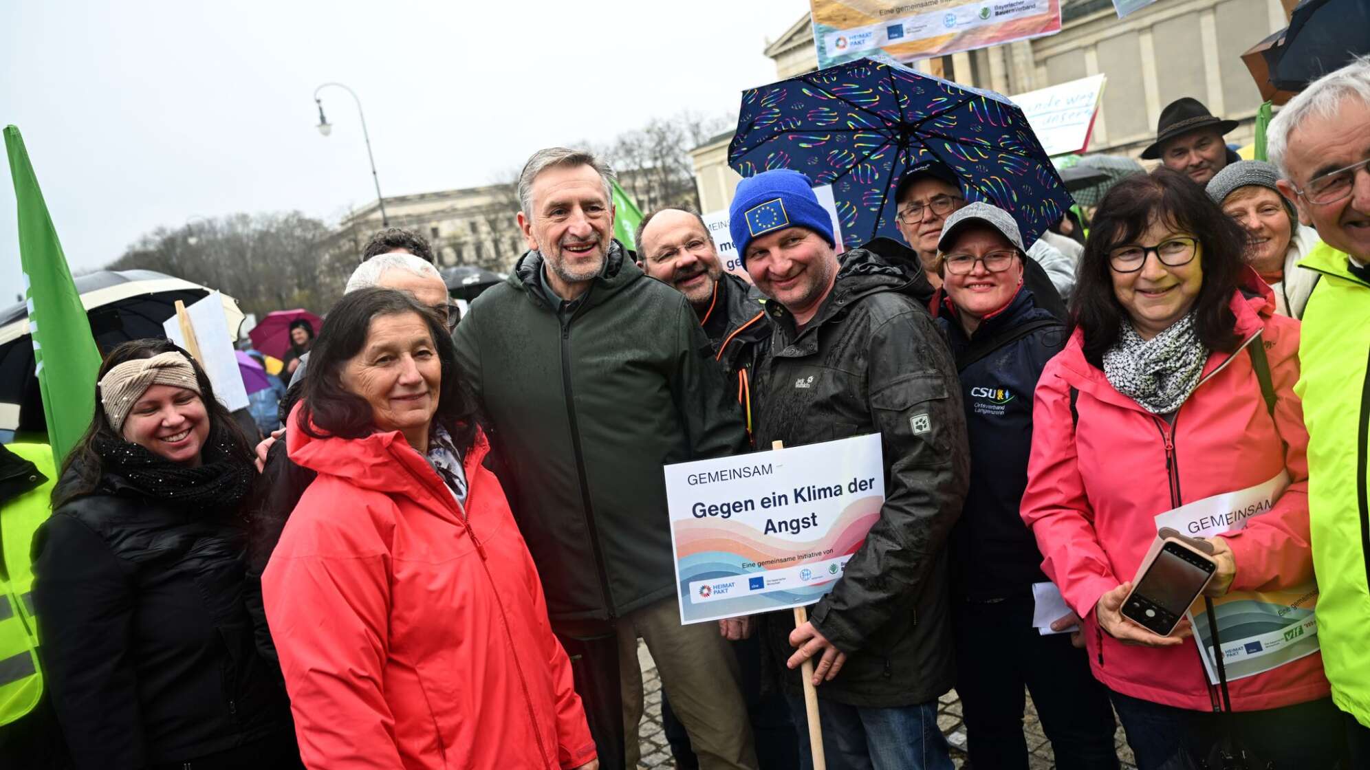 Demonstration "Für mehr Demokratie und gegen Gewalt"