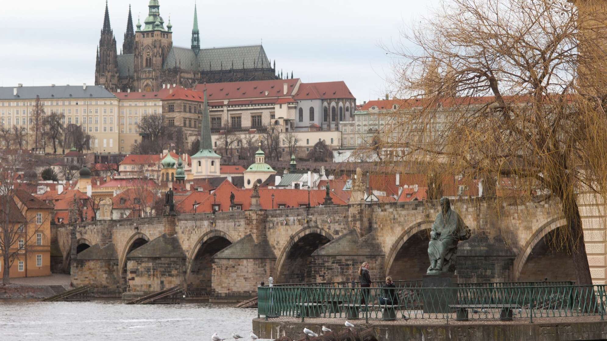 Die tschechische Hauptstadt Prag mit der Moldau