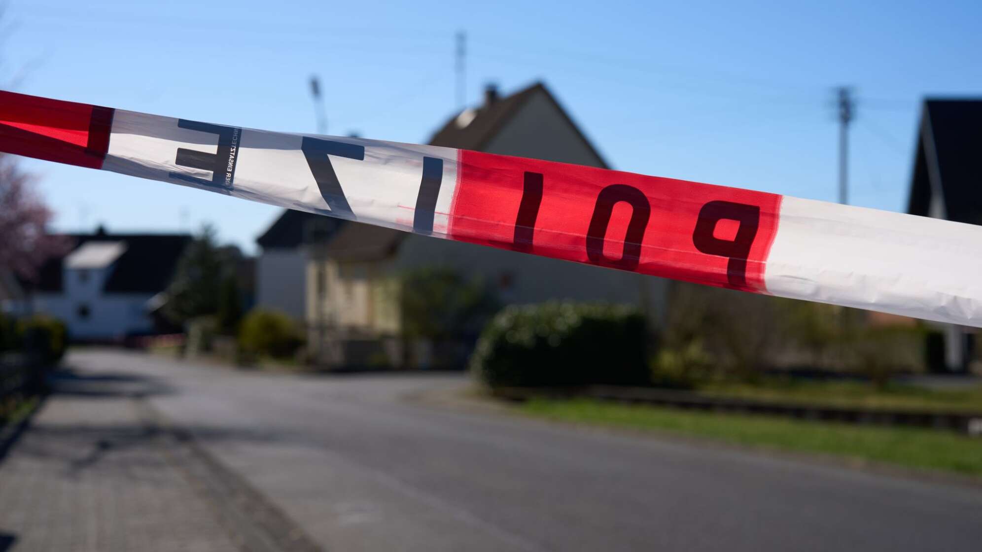 Nach Gewalttat im Westerwald: Täter weiter flüchtig