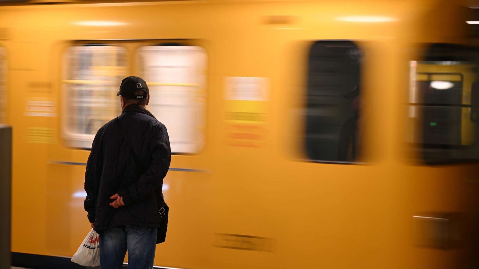 Einfahrende U-Bahn