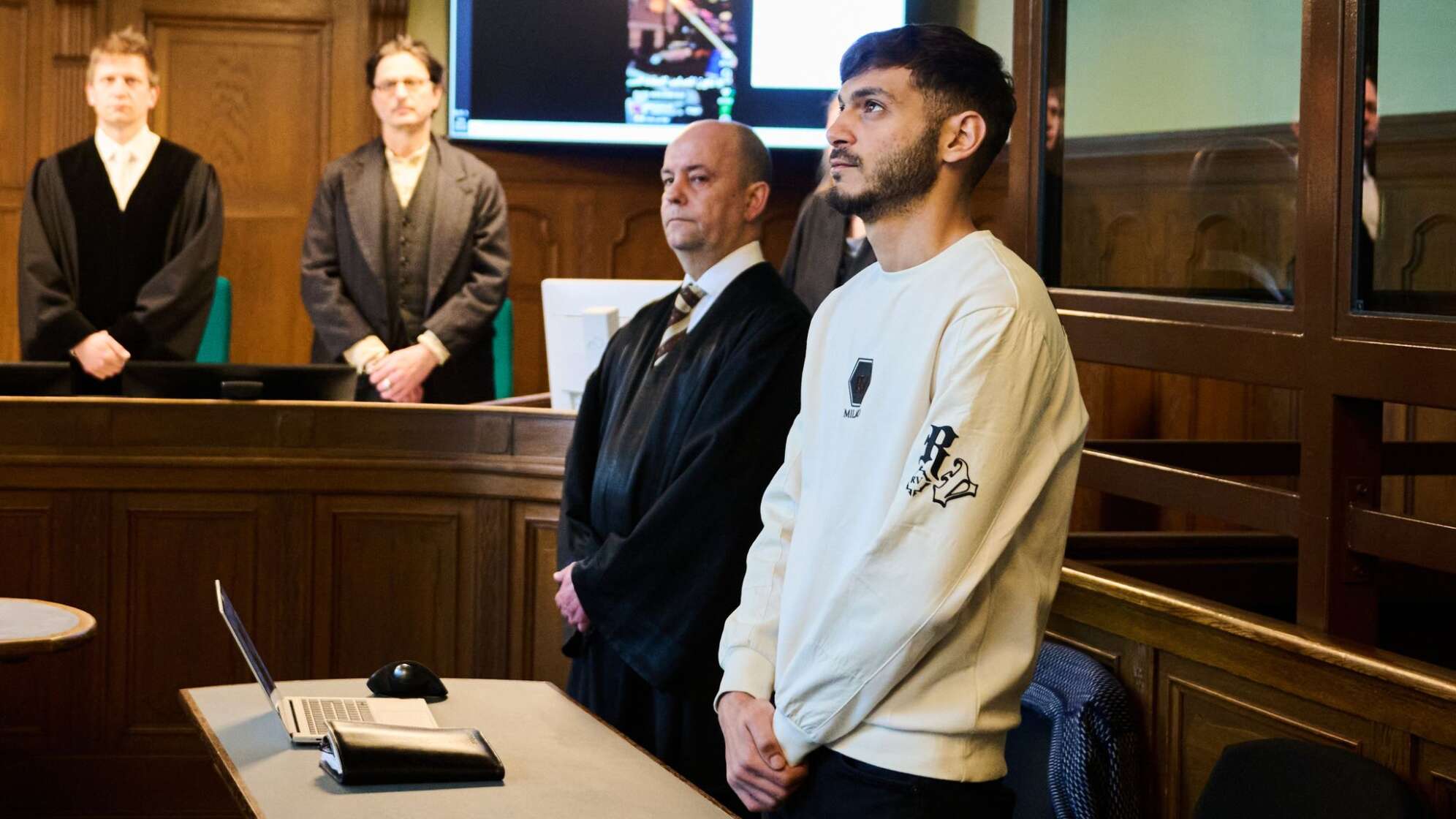 Prozess gegen Influencer nach Silvesterrakete in Wohnung