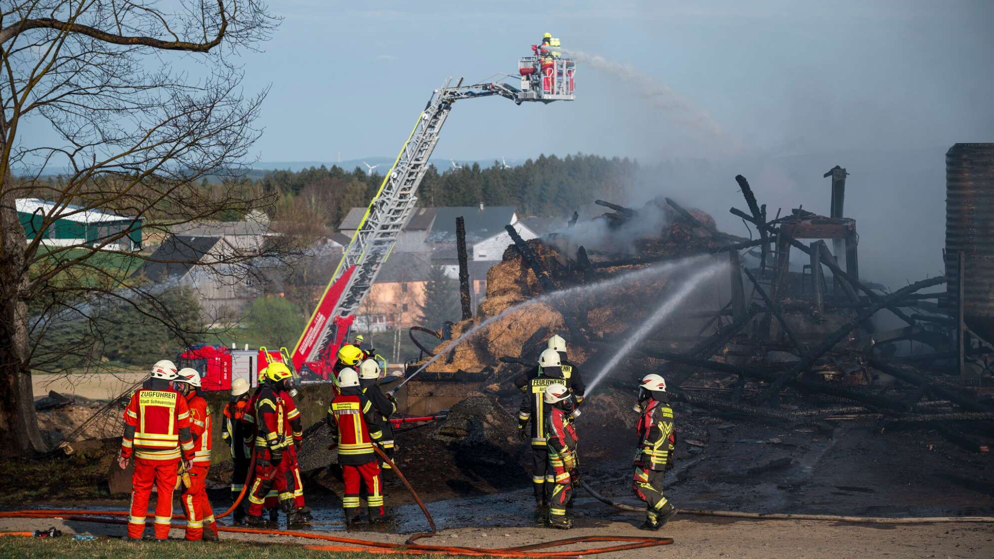Bauernhof in Oberfranken steht in Vollbrand