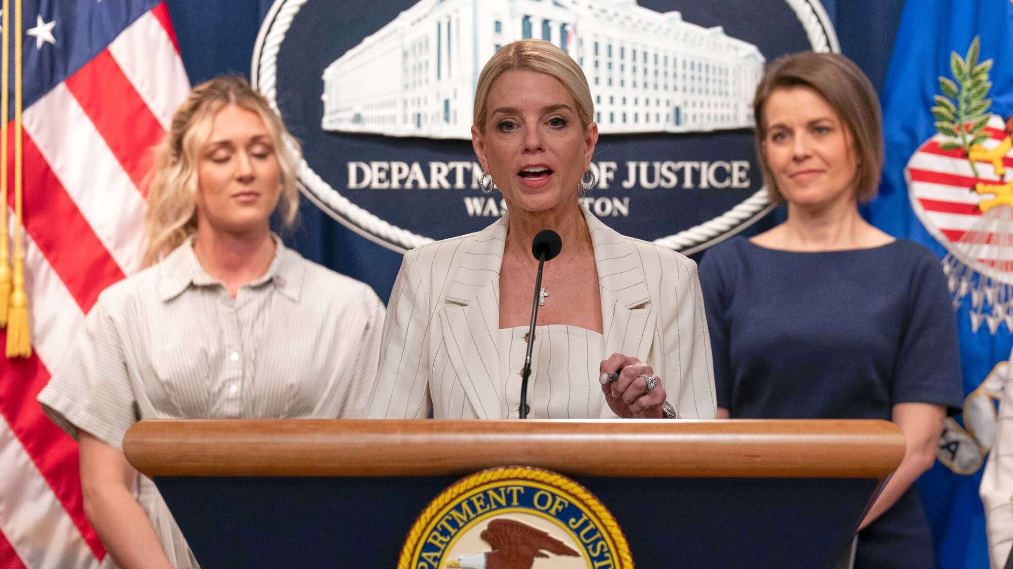 Justizministerin Pam Bondi