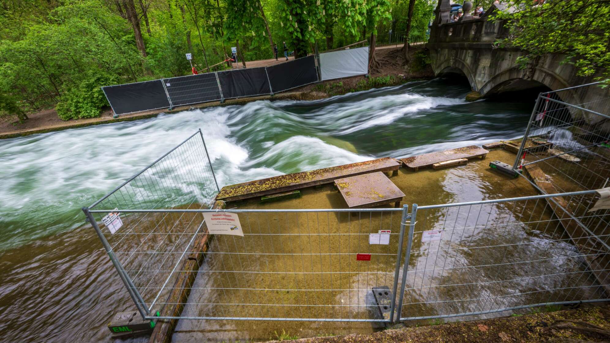 Eisbachwelle weiterhin gesperrt