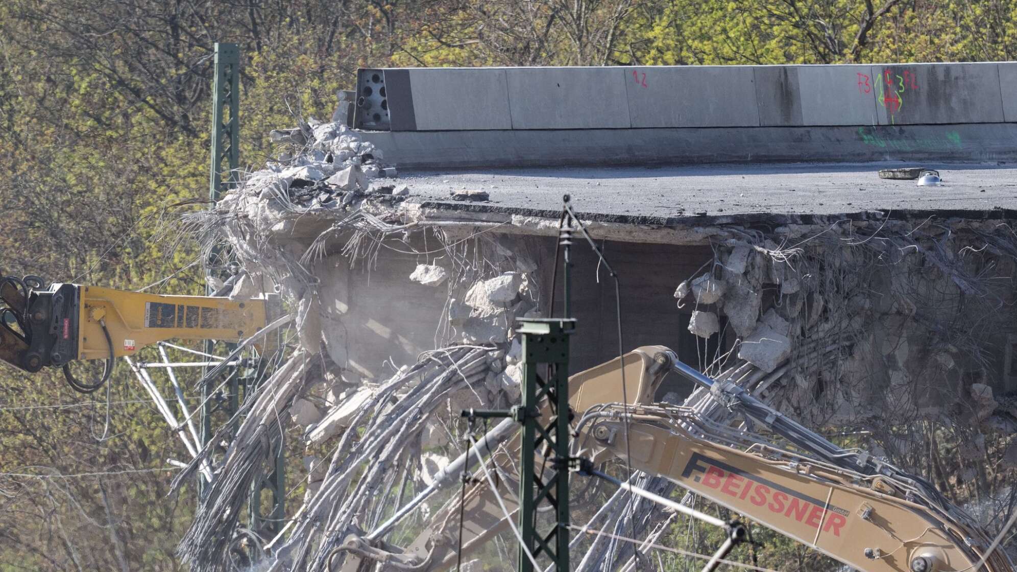 Abbrucharbeiten der Ringbahnbrücke