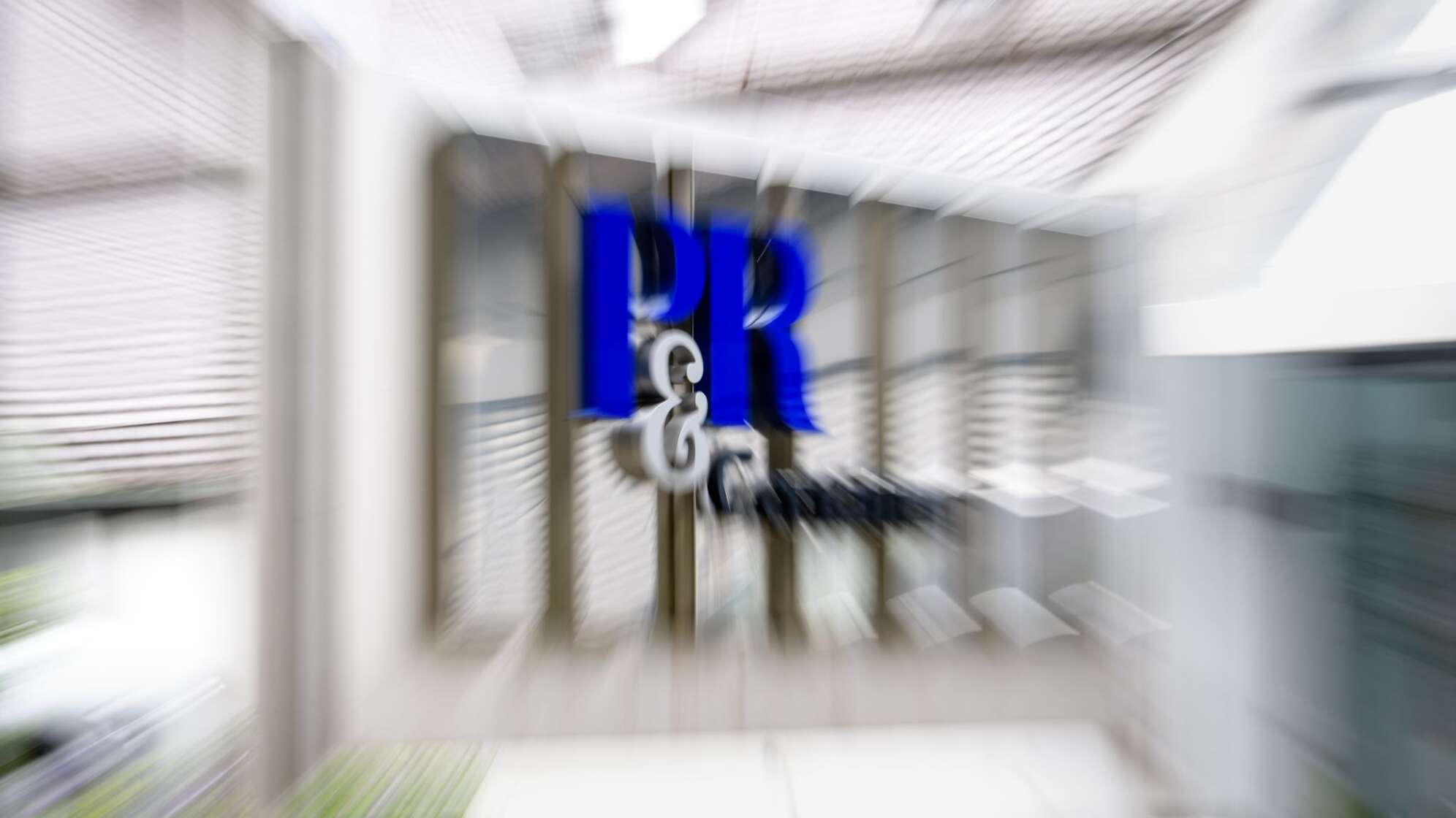 P&R Container