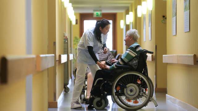 Verband: Pflegekräfte warten monatelang auf Anerkennung
