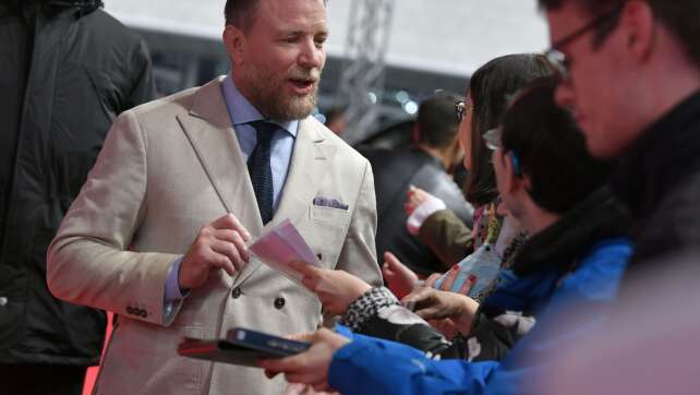 Guy Ritchie führt Regie bei «Road House 2»