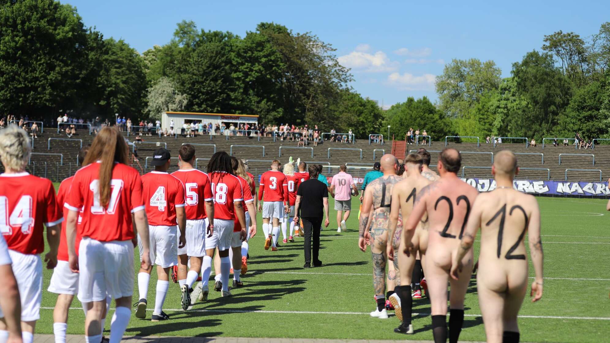 Die «Fußball-Nacktionalmannschaft» feiert ihren 10. Geburtstag.