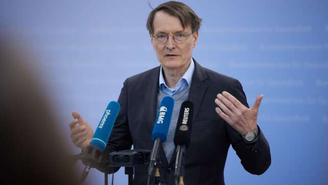 Lauterbach am 1. Mai von Demonstranten angepöbelt
