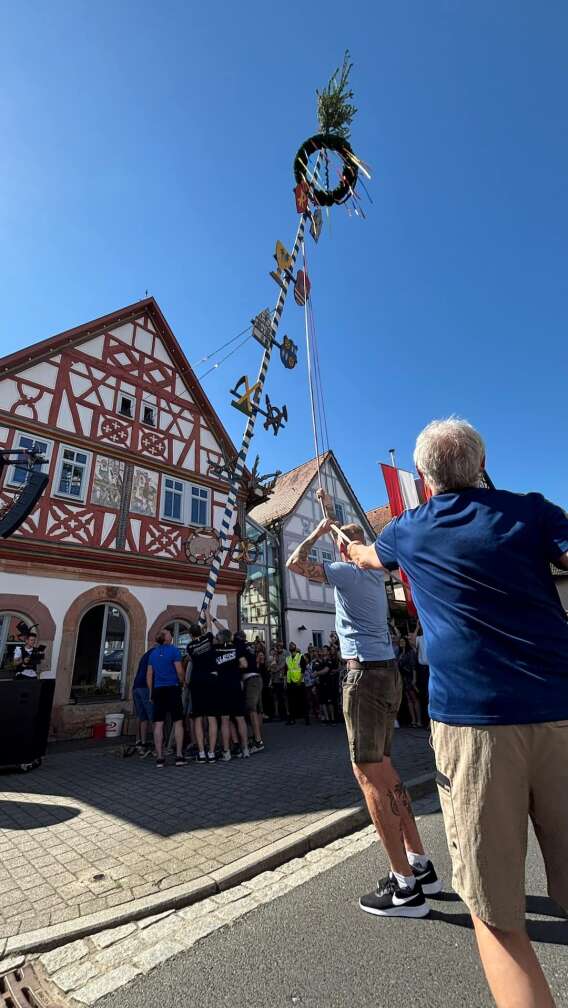 Foto vom Maibaumfest von ANTENNE BAYERN in Wenigumstadt am 01.05.2025