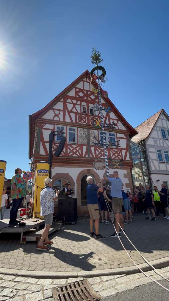 Foto vom Maibaumfest von ANTENNE BAYERN in Wenigumstadt am 01.05.2025
