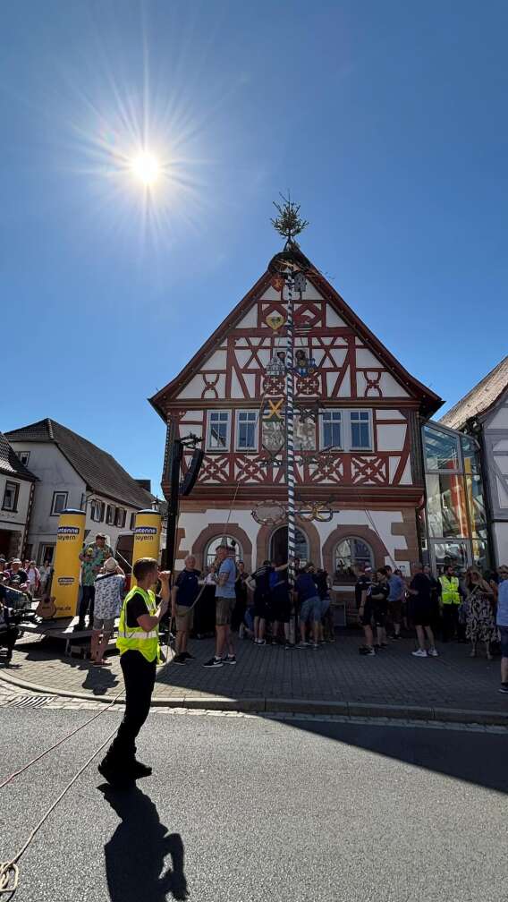 Foto vom Maibaumfest von ANTENNE BAYERN in Wenigumstadt am 01.05.2025