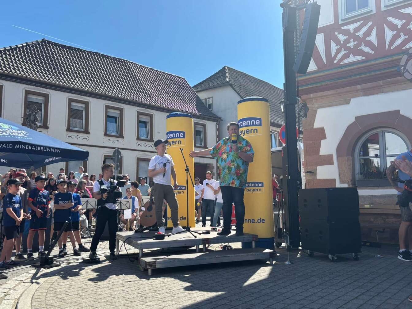 Foto vom Maibaumfest von ANTENNE BAYERN in Wenigumstadt am 01.05.2025