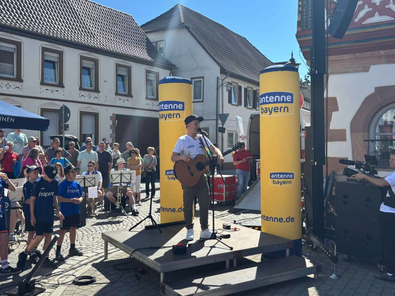 Foto vom Maibaumfest von ANTENNE BAYERN in Wenigumstadt am 01.05.2025