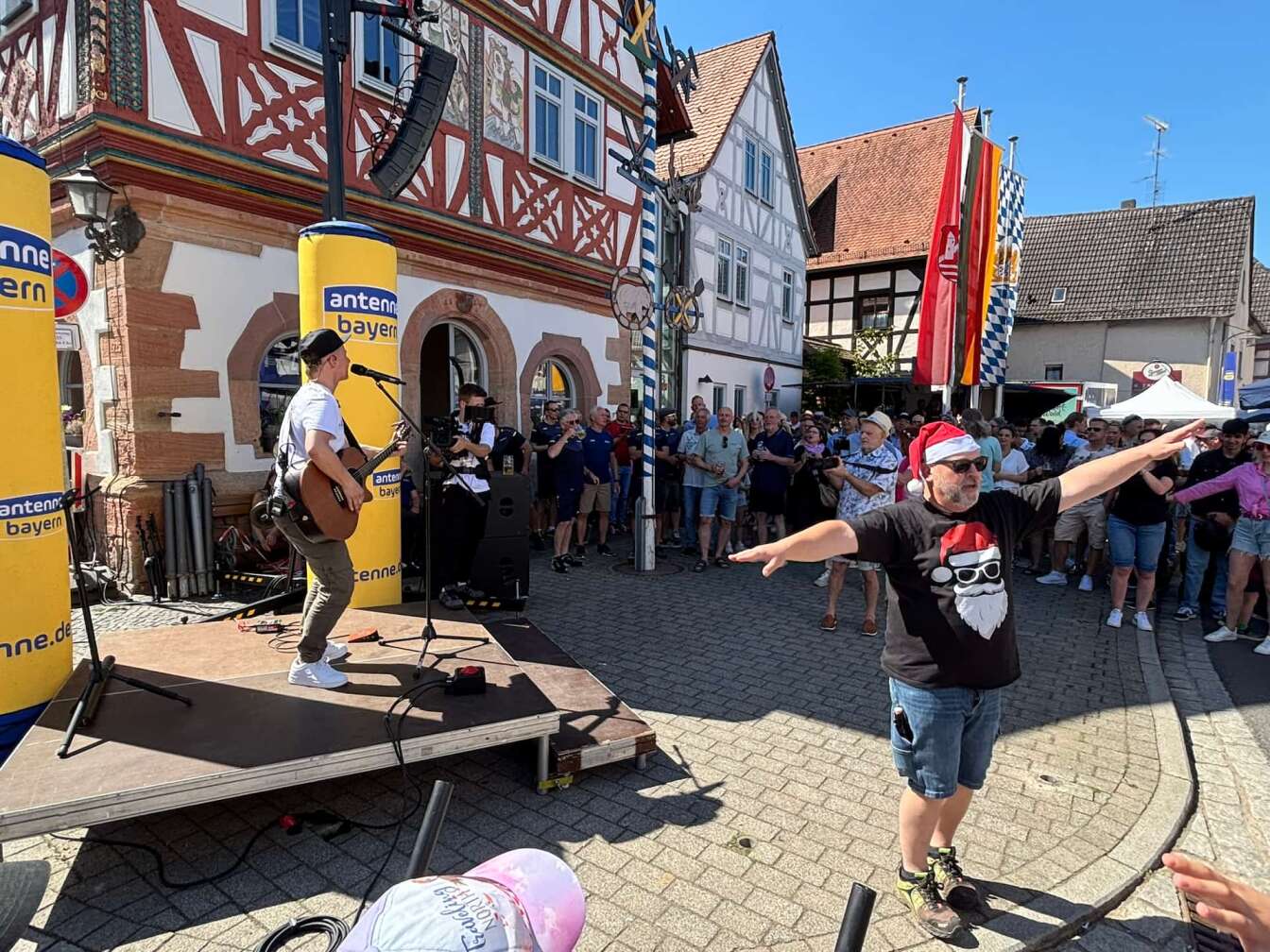 Foto vom Maibaumfest von ANTENNE BAYERN in Wenigumstadt am 01.05.2025