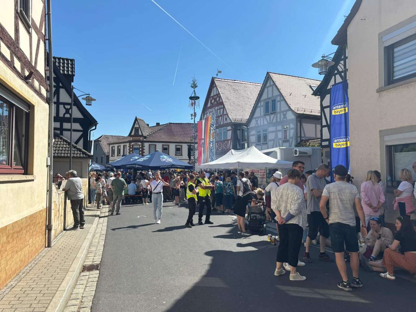 Foto vom Maibaumfest von ANTENNE BAYERN in Wenigumstadt am 01.05.2025