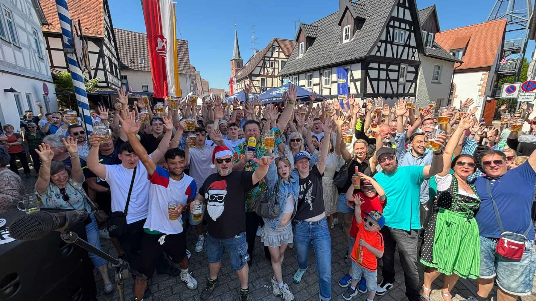 Foto vom Maibaumfest von ANTENNE BAYERN in Wenigumstadt am 01.05.2025