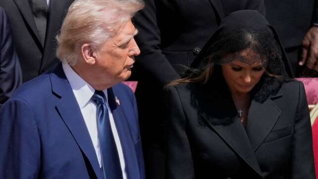 Trump verbreitet Bild von sich als Papst