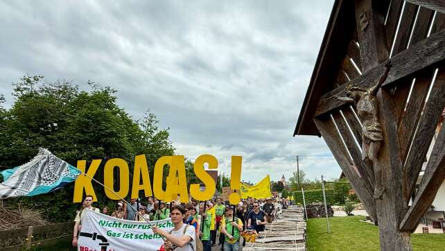 600 Menschen demonstrieren gegen Gasbohrung in Reichling