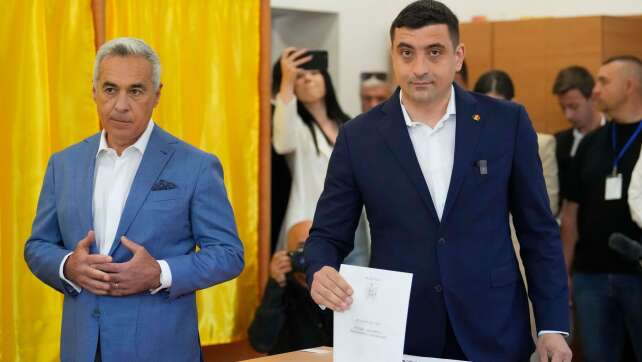 Präsidentenwahl in Rumänien: Rechtspopulist mit Abstand vorn