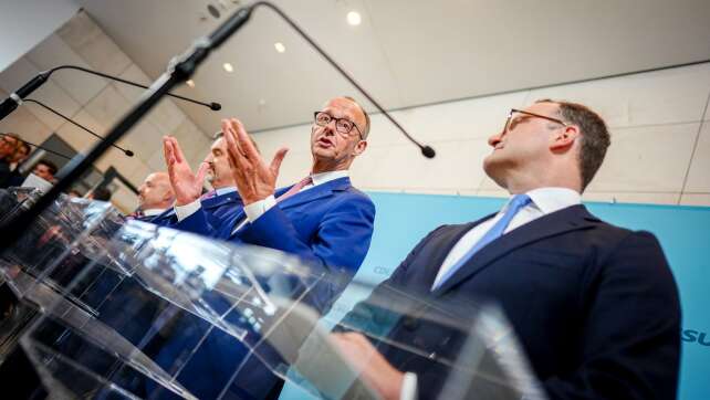 Merz hält sich in Debatte über AfD-Verbotsverfahren zurück