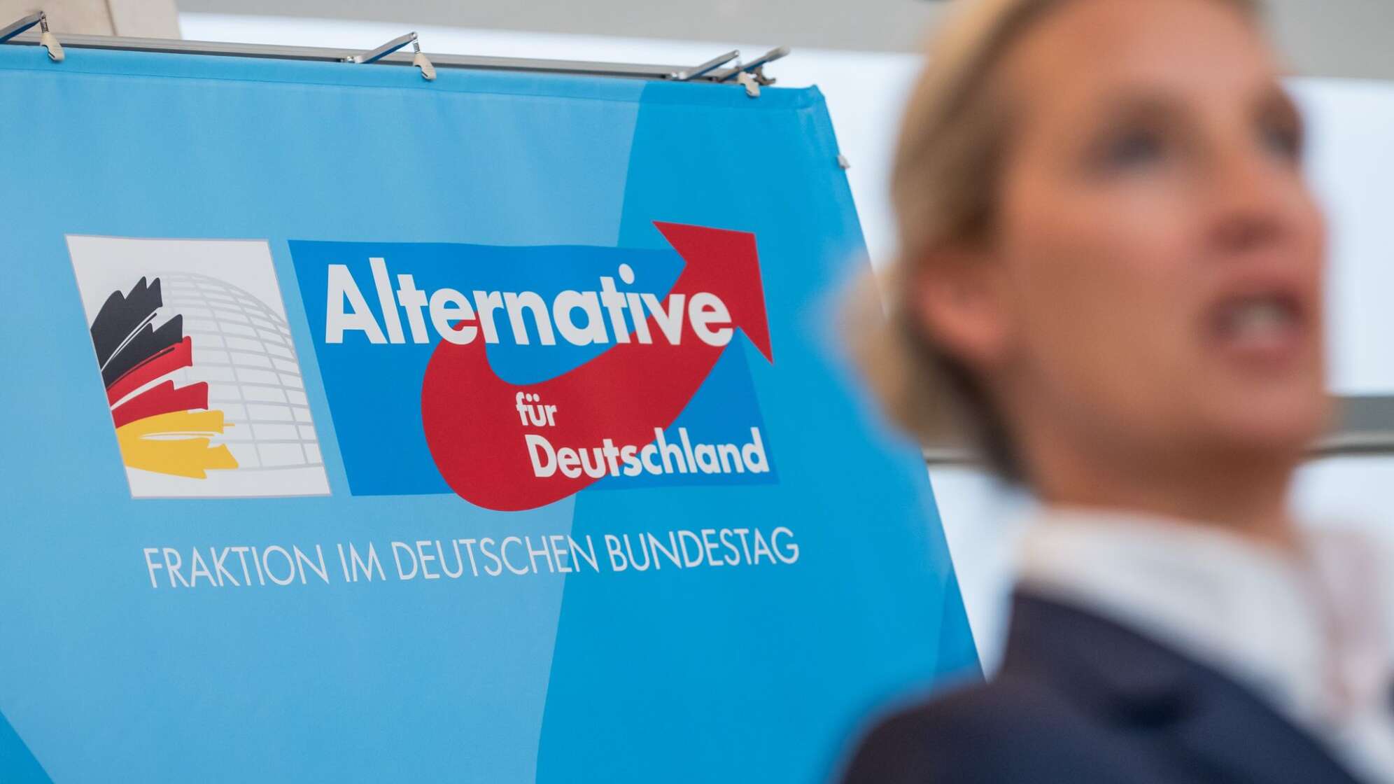Die AfD-Fraktion im Bundestag wird um einen Abgeordneten kleiner.