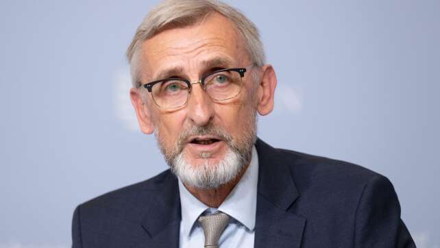 Nach AfD-Einstufung: Minister lehnt Gesinnungsprüfung ab