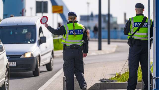 Dobrindt verstärkt Präsenz der Polizei an den Grenzen