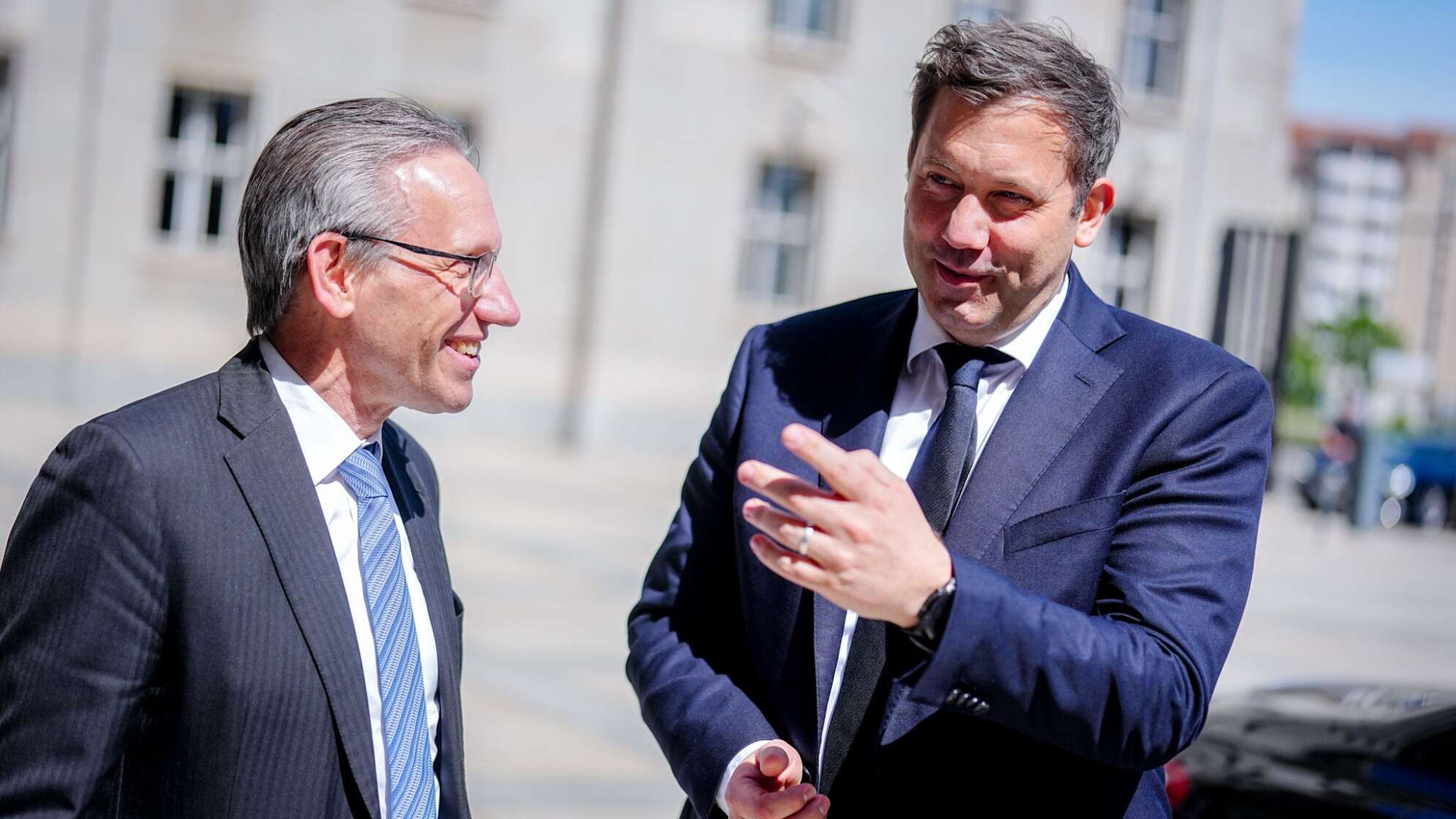 Neue Bundesregierung nimmt Arbeit auf