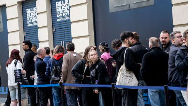 Billie Eilish umarmt Fans in Berlin: «Bester Fangirl-Moment»
