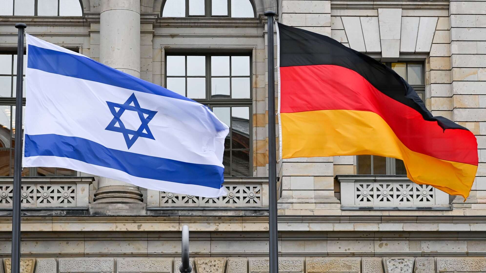 Flaggen von Israel und Deutschland