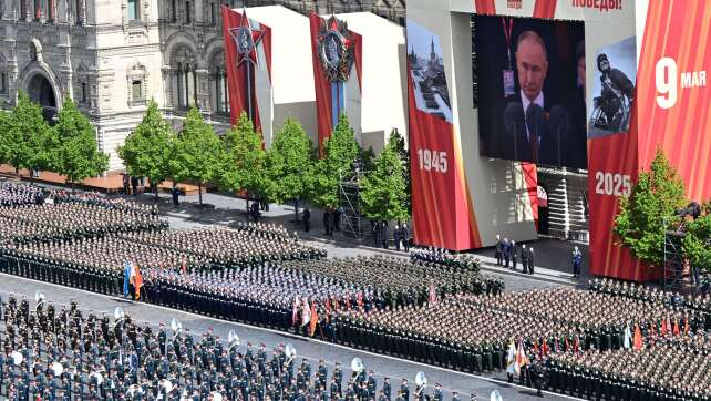 Parade im Krieg - Putin feiert Sieg über Nazideutschland