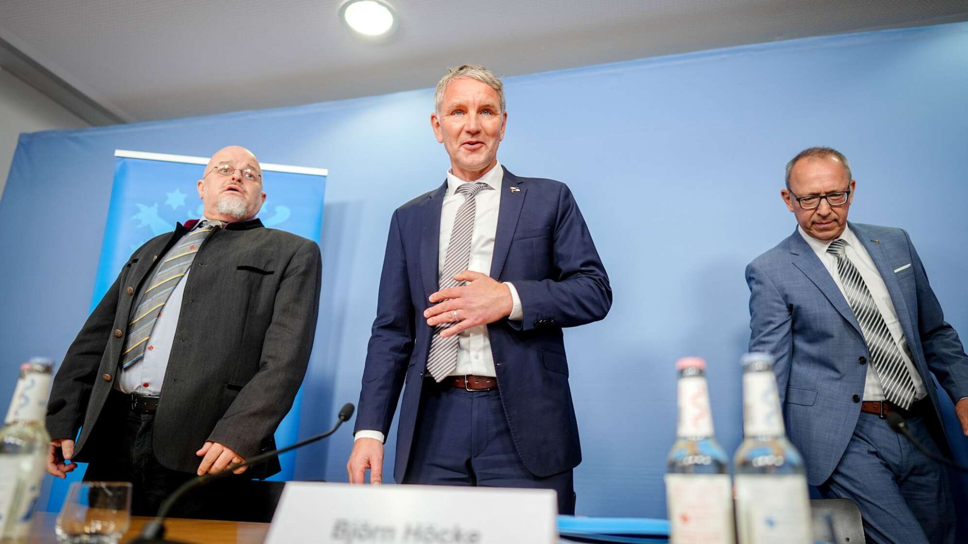 AfD stellt Gutachten zu Verfassungsschutzbeobachtung vor
