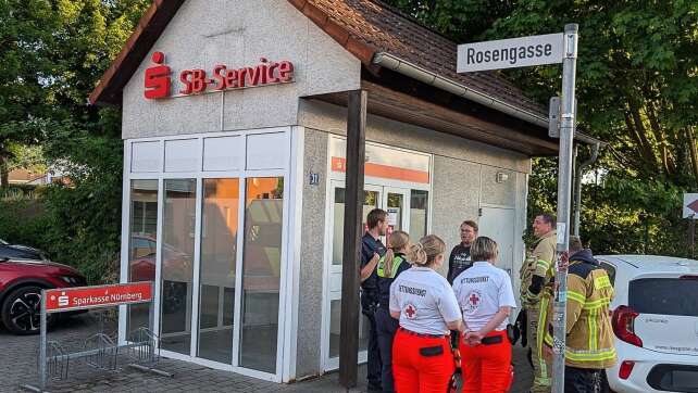 Wind weht Tür zu - Feuerwehr holt Mann aus Tresorraum